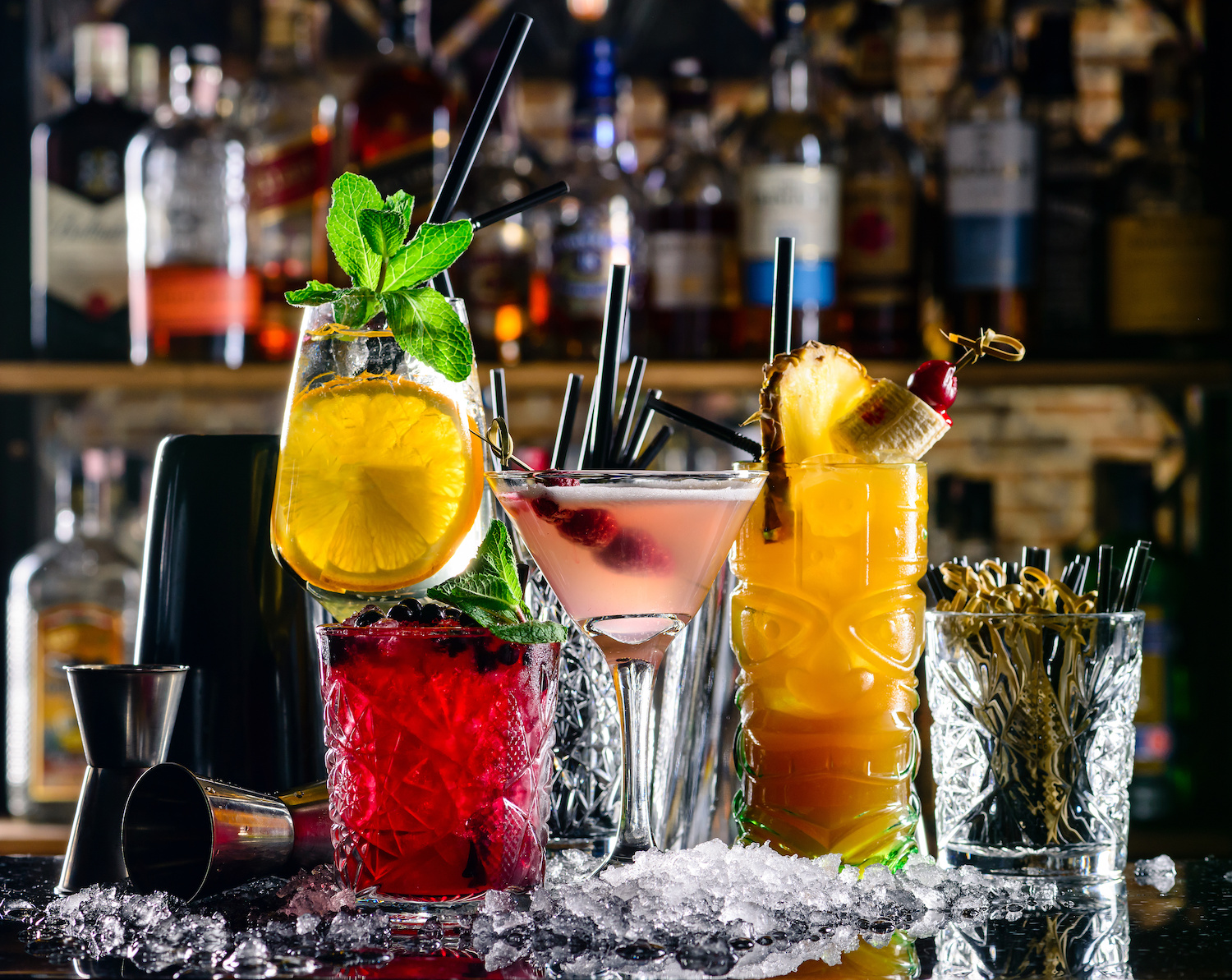 cocktails-at-the-bar