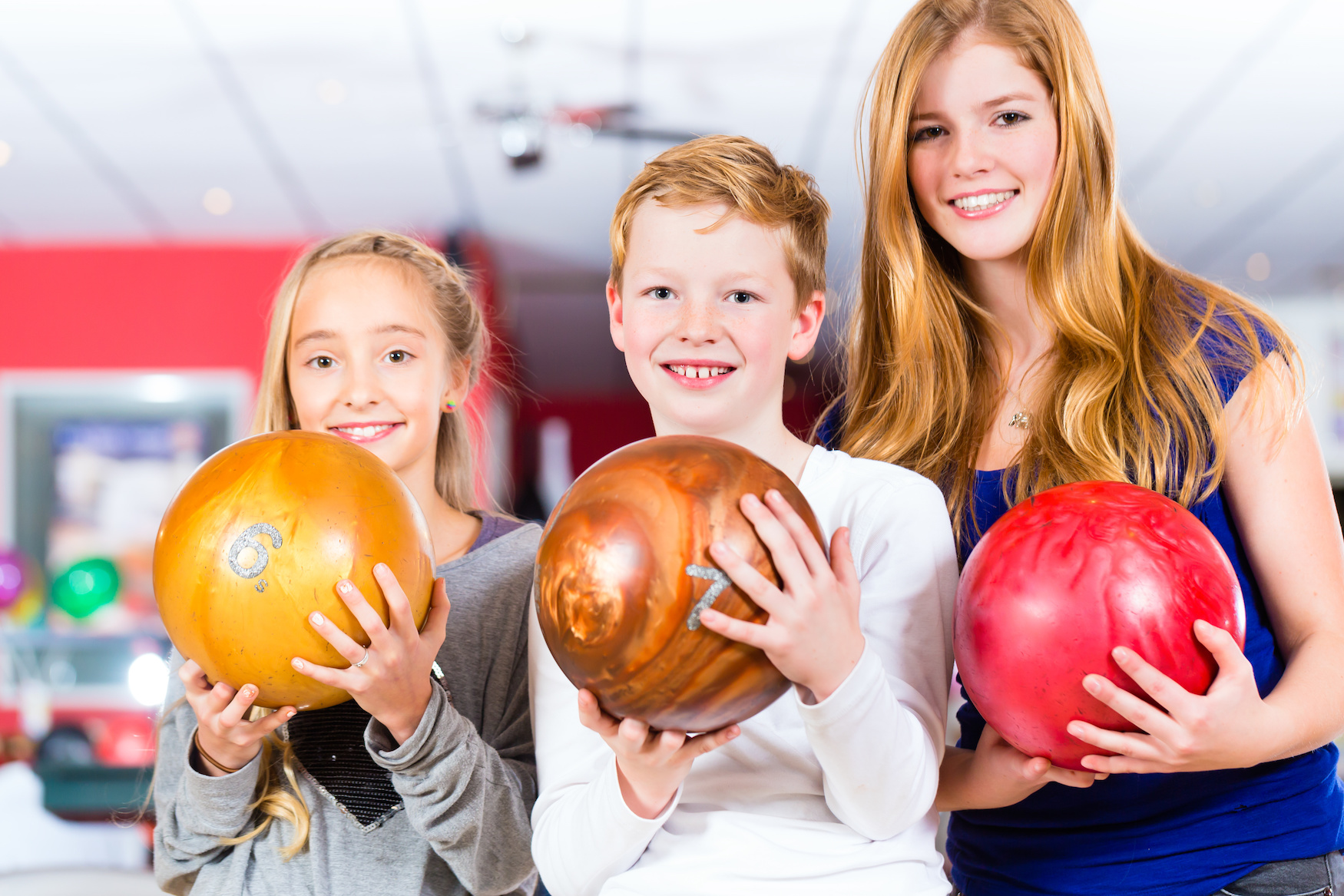 kids bowling at a bowing alley